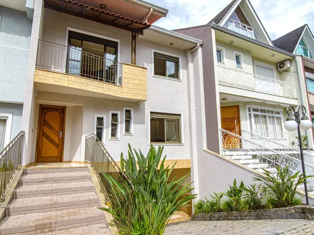 Casa 3 quartos e 3 banheiros, à venda, no bairro Xaxim em Curitiba