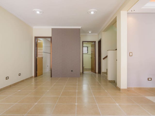 Casa 3 quartos e 3 banheiros, à venda, no bairro Xaxim em Curitiba
