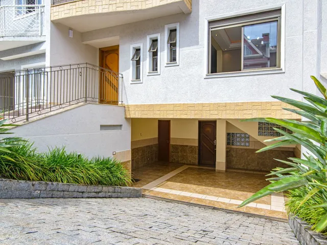 Casa 3 quartos e 3 banheiros, à venda, no bairro Xaxim em Curitiba