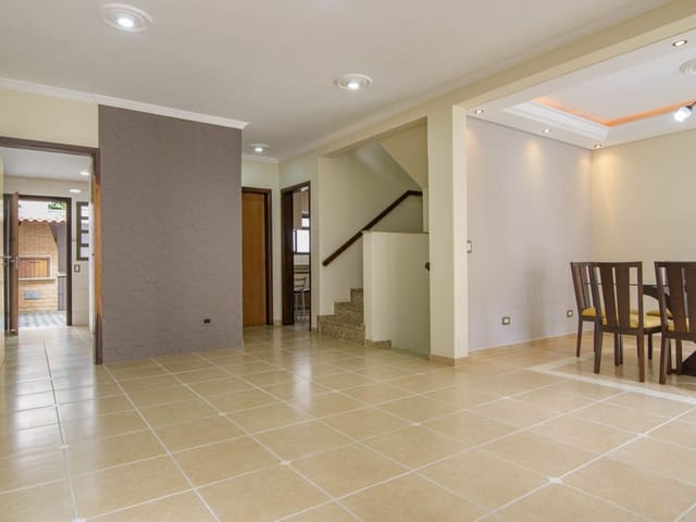 Casa 3 quartos e 3 banheiros, à venda, no bairro Xaxim em Curitiba