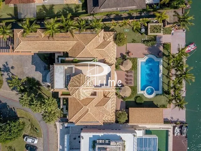 Casa com 1362m² 6 quartos e 8 banheiros, à venda, no bairro Praia Vermelha (Mambucaba) em Angra dos Reis