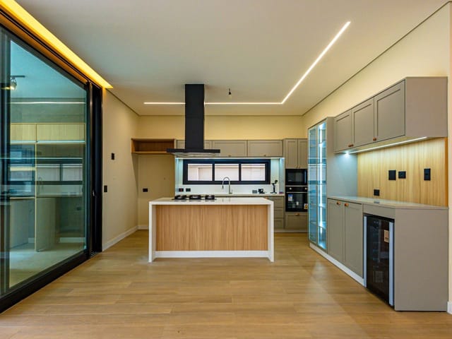 Casa com 440m² 4 quartos e 6 banheiros, à venda, no bairro Alphaville em Santana de Parnaíba