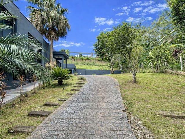 Casa com 812m² 4 quartos e 5 banheiros, à venda, no bairro Jardim Indaiá em Embu das Artes