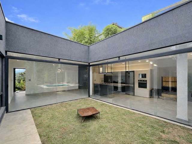 Casa com 812m² 4 quartos e 5 banheiros, à venda, no bairro Jardim Indaiá em Embu das Artes