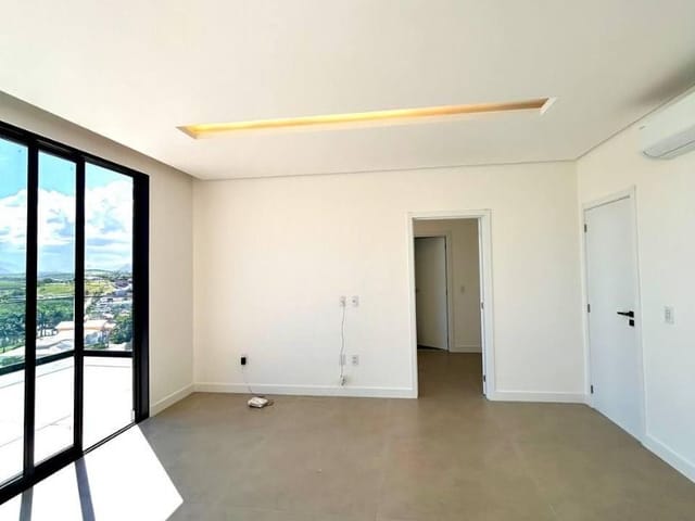 Casa com 500m² 4 quartos e 5 banheiros, à venda, no bairro Lagoa em Macaé