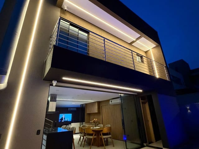 Casa 3 quartos e 5 banheiros, à venda, no bairro Conjunto Habitacional Alexandre Urbanas em Londrina