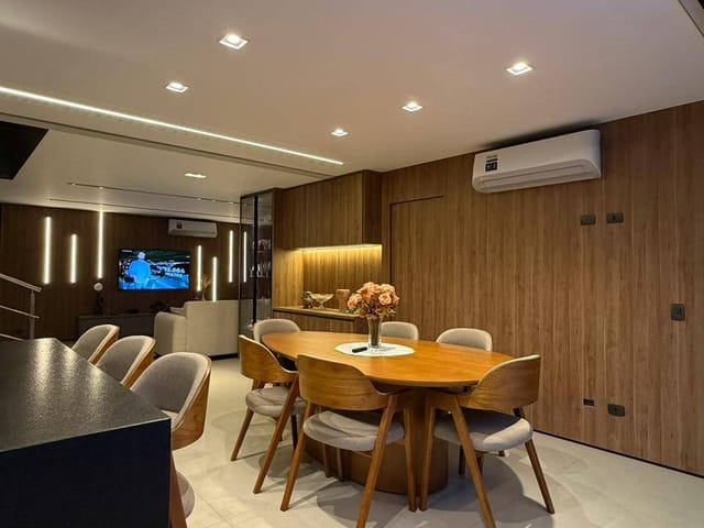 Casa 3 quartos e 5 banheiros, à venda, no bairro Conjunto Habitacional Alexandre Urbanas em Londrina