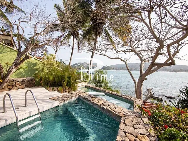Casa com 450m² 7 quartos e 9 banheiros, à venda, no bairro Village da Ferradura em Armação dos Búzios