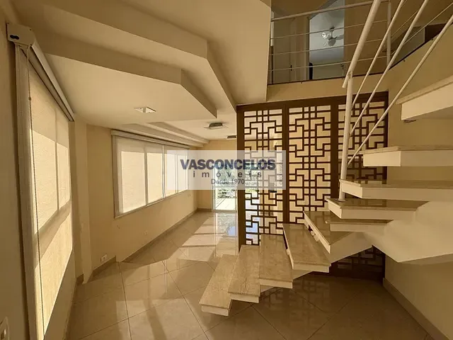 Casa com 300m² 3 quartos e 3 banheiros, à venda, no bairro Urbanova em São José dos Campos