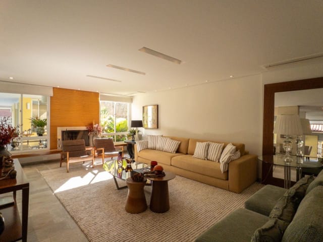 Casa com 1200m² 2 quartos e 5 banheiros, à venda, no bairro Alphaville em Santana de Parnaíba