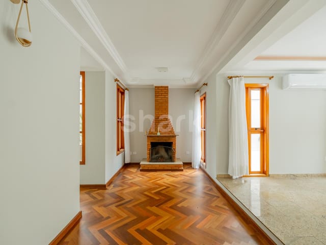 Casa com 360m² 4 quartos e 6 banheiros, à venda, no bairro Alphaville em Santana de Parnaíba