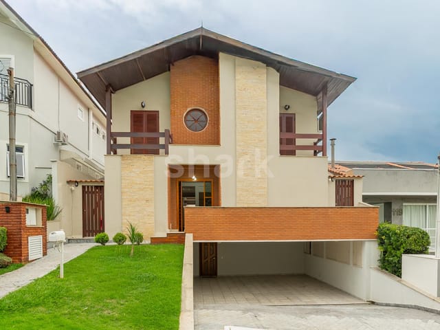Casa com 360m² 4 quartos e 6 banheiros, à venda, no bairro Alphaville em Santana de Parnaíba
