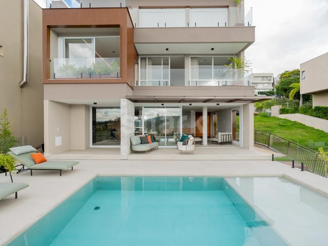 Casa com 490m² 4 quartos e 6 banheiros, à venda, no bairro Alphaville  em SANTANA DE PARNAÍBA
