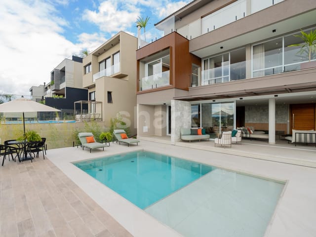 Casa com 490m² 4 quartos e 6 banheiros, à venda, no bairro Alphaville  em SANTANA DE PARNAÍBA
