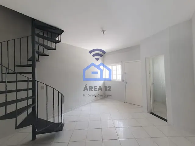 Casa 2 quartos e 1 banheiro, para alugar, no bairro Sumaré em Caraguatatuba