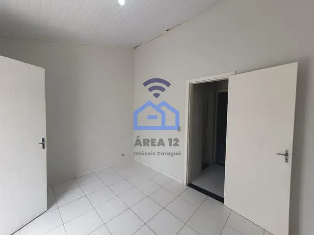 Casa 2 quartos e 1 banheiro, para alugar, no bairro Sumaré em Caraguatatuba