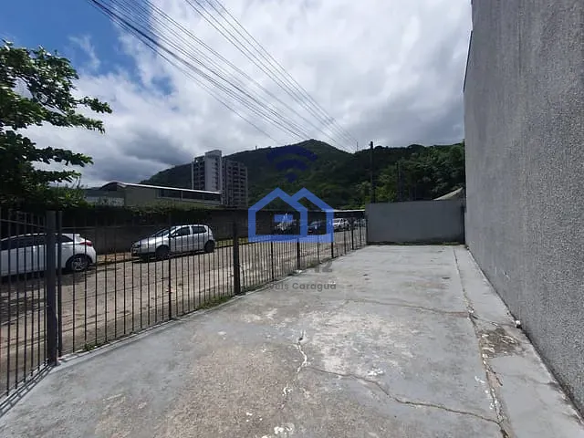 Casa 2 quartos e 1 banheiro, para alugar, no bairro Sumaré em Caraguatatuba
