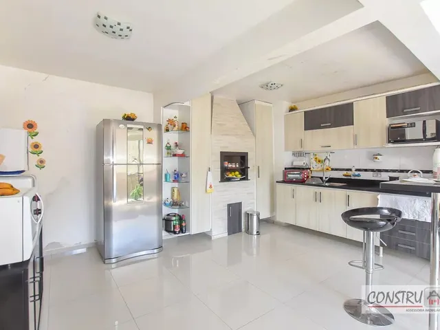 Casa com 635m² 4 quartos e 4 banheiros, à venda, no bairro Atuba em Curitiba