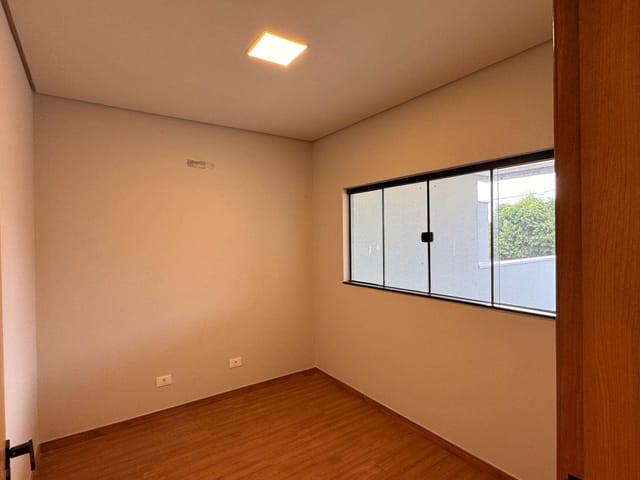 Casa 3 quartos e 1 banheiro, à venda, no bairro Loteamento Morada das Flores em Cambé