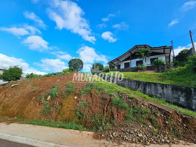 Terreno com 704m², à venda, no bairro Dos Estudantes em Ipira
