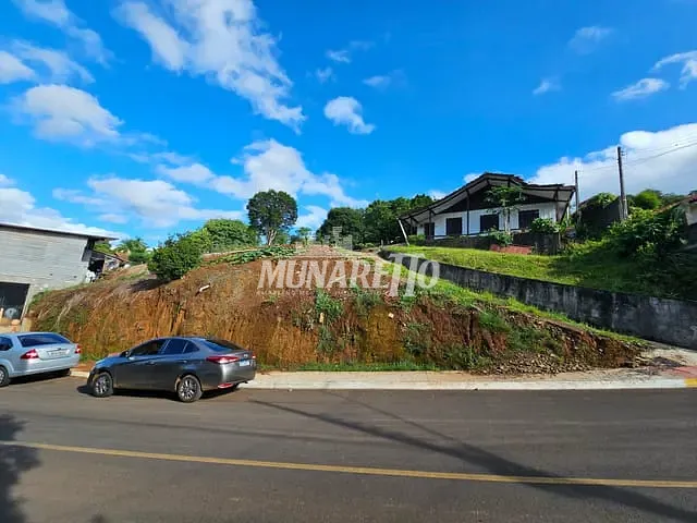 Terreno com 704m², à venda, no bairro Dos Estudantes em Ipira