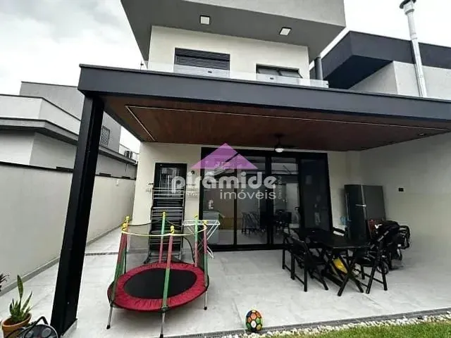 Casa com 200m² 4 quartos e 4 banheiros, à venda, no bairro Jardim Jacinto em Jacareí
