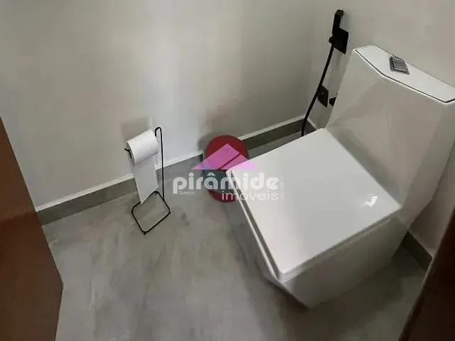 Casa com 200m² 4 quartos e 4 banheiros, à venda, no bairro Jardim Jacinto em Jacareí