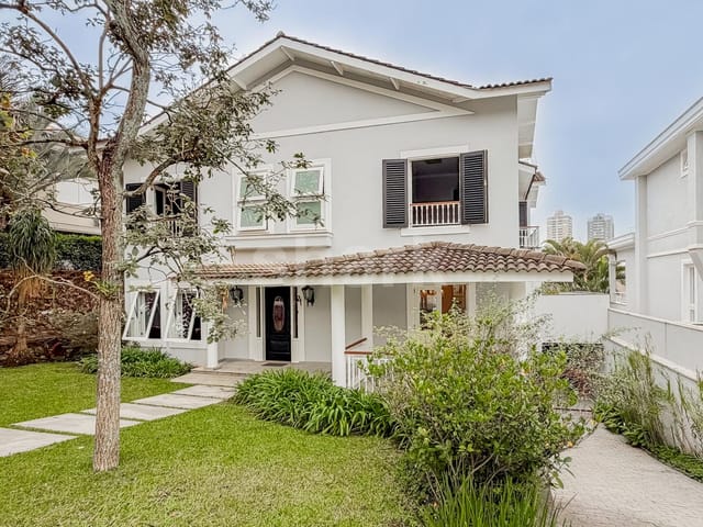 Casa com 684m² 4 quartos e 7 banheiros, à venda ou para alugar, no bairro Alphaville em Santana de Parnaíba