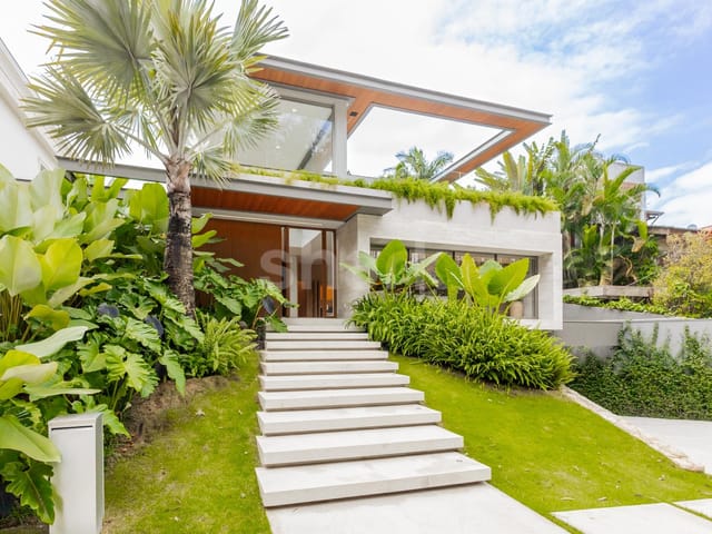 Casa com 560m² 4 quartos e 7 banheiros, à venda ou para alugar, no bairro Alphaville Residencial Um em Barueri
