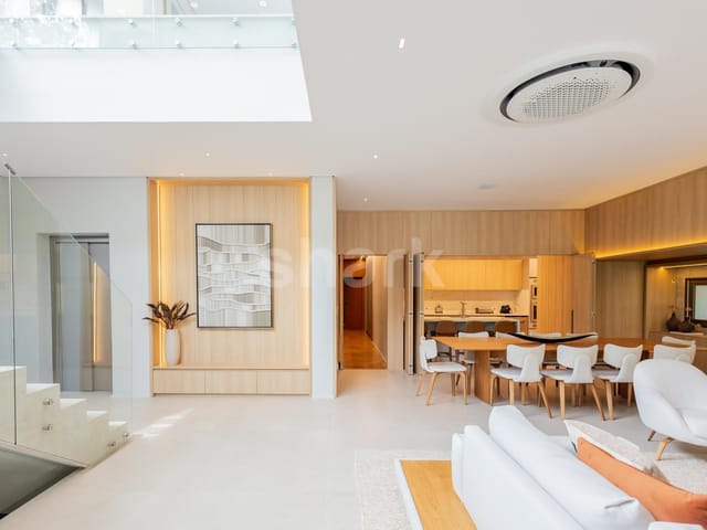 Casa com 560m² 4 quartos e 7 banheiros, à venda ou para alugar, no bairro Alphaville Residencial Um em Barueri