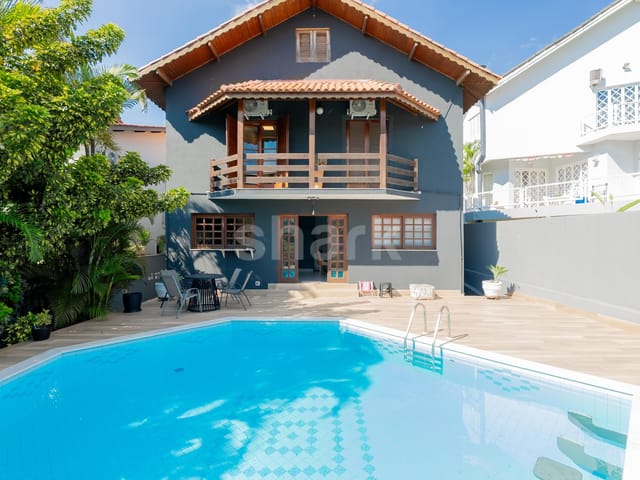 Casa com 360m² 4 quartos e 7 banheiros, à venda, no bairro Alphaville em Santana de Parnaíba