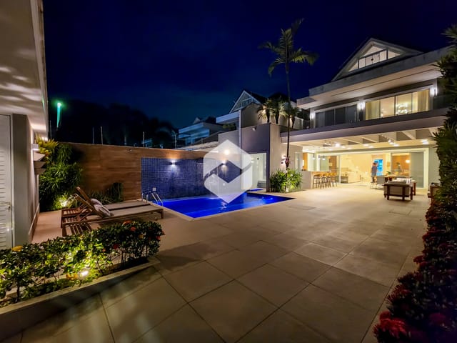 Casa com 315m² 4 quartos e 7 banheiros, à venda, no bairro Barra da Tijuca em Rio de Janeiro