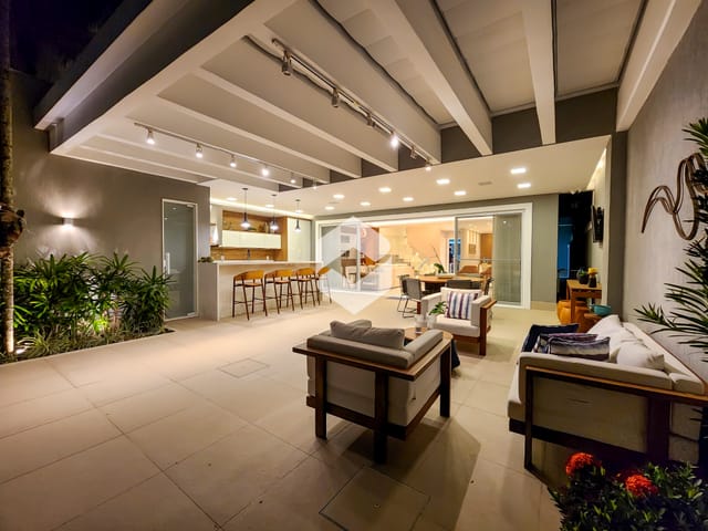 Casa com 315m² 4 quartos e 7 banheiros, à venda, no bairro Barra da Tijuca em Rio de Janeiro