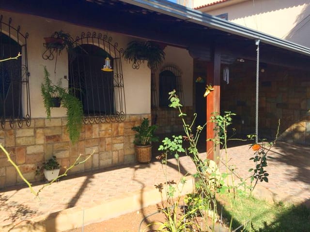 Foto do Casa - Casa Estilo Colonial com 3 Quartos, 1 Suíte e 4 Vagas no Bairro Santa Mônica em Belo Horizonte-MG | Deltalar Imóveis