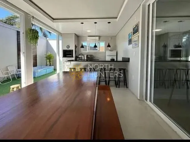 Casa com 210m² 3 quartos e 4 banheiros, à venda, no bairro Centro em Balneário Barra do Sul