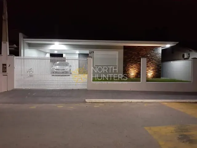 Casa com 210m² 3 quartos e 4 banheiros, à venda, no bairro Centro em Balneário Barra do Sul