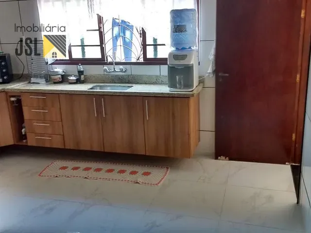 Casa com 300m² 3 quartos e 2 banheiros, à venda, no bairro Jardim Shangri-lá em Caçapava