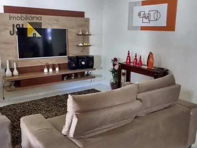 Casa com 300m² 3 quartos e 2 banheiros, à venda, no bairro Jardim Shangri-lá em Caçapava