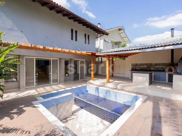 Casa com 400m² 3 quartos e 6 banheiros, à venda, no bairro Alphaville em Santana de Parnaíba