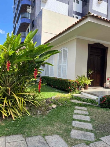 Casa com 546m² 3 quartos e 3 banheiros, à venda ou para alugar, no bairro Centro em Campos dos Goytacazes