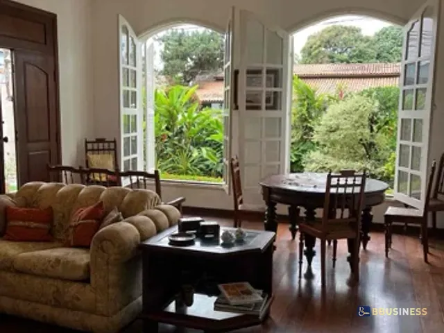 Casa com 546m² 3 quartos e 3 banheiros, à venda ou para alugar, no bairro Centro em Campos dos Goytacazes