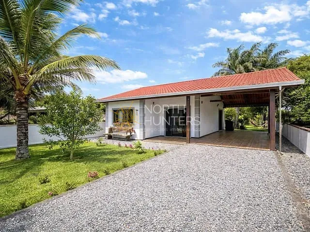 Casa com 120m² 2 quartos e 2 banheiros, à venda, no bairro Costeira em Balneário Barra do Sul