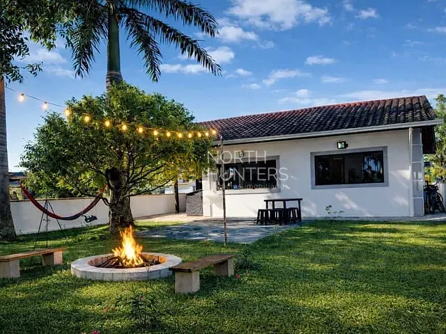 Casa com 120m² 2 quartos e 2 banheiros, à venda, no bairro Costeira em Balneário Barra do Sul