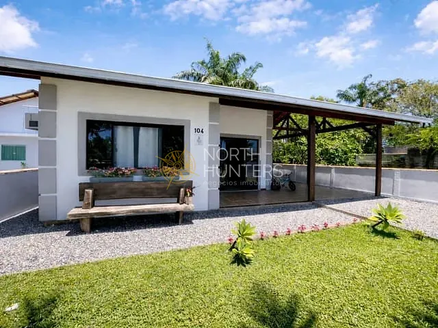 Casa com 120m² 2 quartos e 2 banheiros, à venda, no bairro Costeira em Balneário Barra do Sul