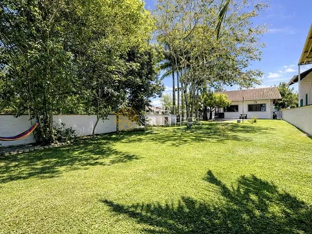 Casa com 120m² 2 quartos e 2 banheiros, à venda, no bairro Costeira em Balneário Barra do Sul