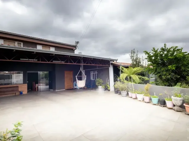 Casa com 408m² 4 quartos e 3 banheiros, à venda, no bairro Santa Felicidade em Curitiba