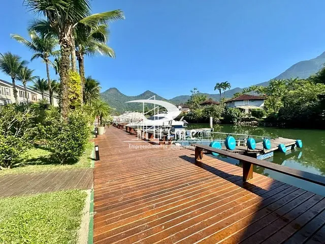 Casa com 200m² 4 quartos e 5 banheiros, à venda, no bairro Frade (Cunhambebe) em Angra dos Reis