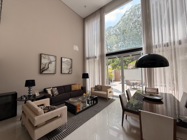 Casa com 420m² 4 quartos e 5 banheiros, à venda, no bairro Tamboré em Barueri