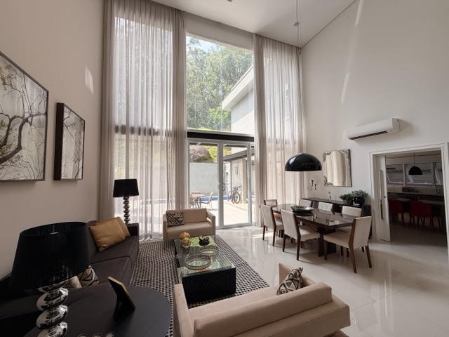 Casa com 420m² 4 quartos e 5 banheiros, à venda, no bairro Tamboré em Barueri