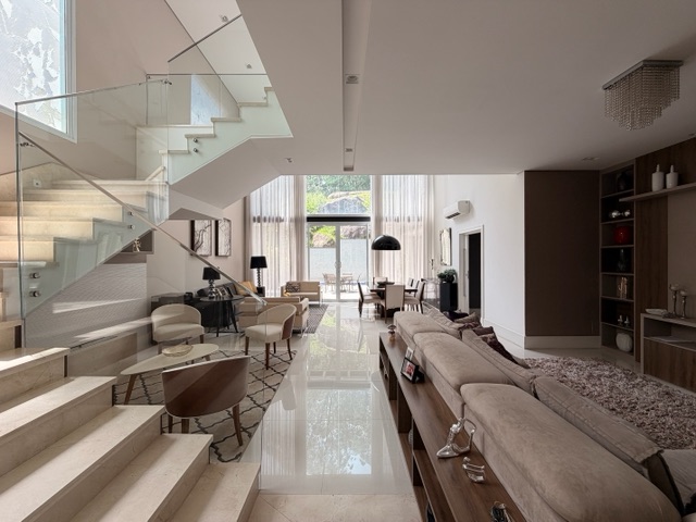 Casa com 420m² 4 quartos e 5 banheiros, à venda, no bairro Tamboré em Barueri